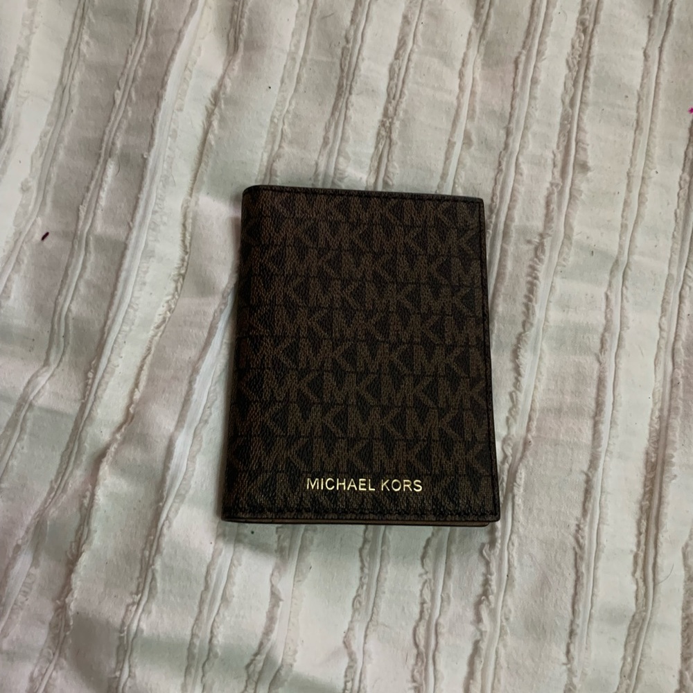 Micheal Kors passport holder never used!
